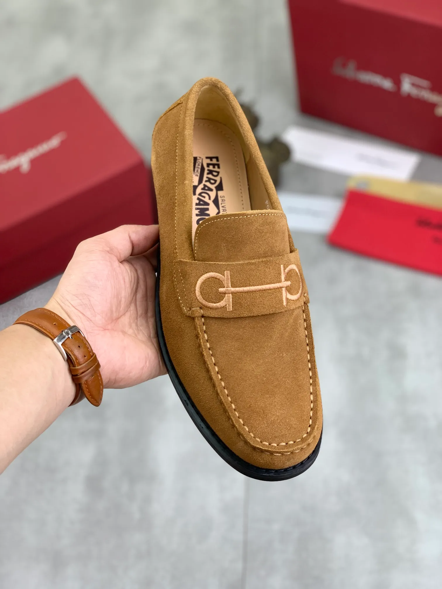 Men's Men's Shoes 💰P460💰[New Style] Water-dyed Niuli 🆘[Salvatore Ferragamo] Ferragamo's latest casual business leather shoes for men! Available at counters simultaneously! The fabric is made of specially imported original calfskin, the lining is made of imported water-dyed cowhide, and the original combination outsole is absolutely luxurious and leads the fashion trend. Matching code: 38-45; 5️⃣ colors available